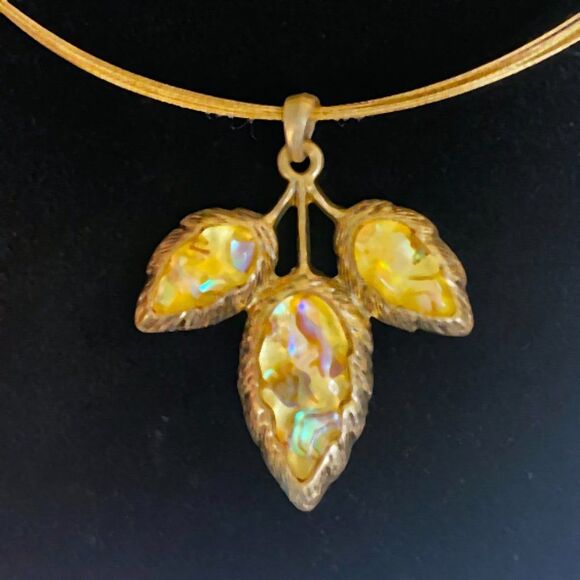 Windsor Vintage Choker Necklace and Earring Set Gold Tone Leaf Design - Picture 4 of 7